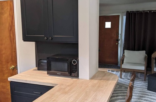 Ann Arbor House | Fantastic 2-bedroom townhome, 2 blocks from Michigan Stadium!