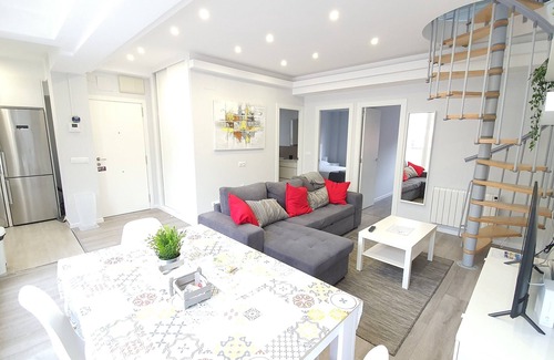 La Coruna Apartment | Fantastic 3 bedroom duplex with terrace. Wifi included. Smart TV