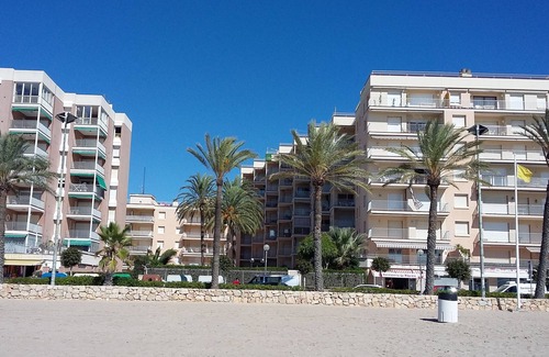 Cunit Apartment | Fantastic apartment on the seafront with 2 swimming pools and garden area