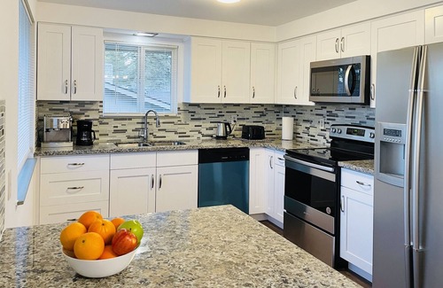 Silver Lake House | Fantastic cheerful 3BR 2 Bath family residential in Everett