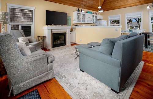 Lincoln Beach House | Fantastic Coastal Getaway, Open Floor Plan, Steps Away From Beach, Fireplace, BBQ, Ocean Views