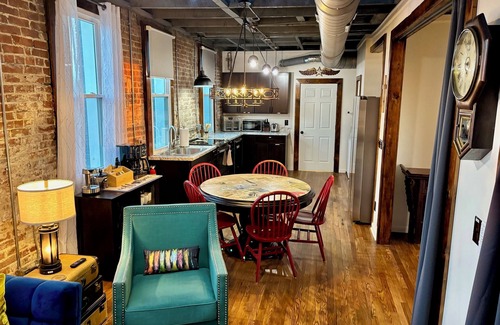 Hohenwald Apartment | Fantastic, Eclectic, 2nd Floor Urban Loft located center of downtown Hohenwald
