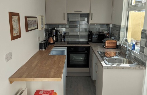 Londonderry House | Fantastic Location to Ebrington Sq and city centre