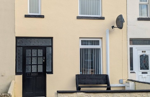 Londonderry House | Fantastic Location to Ebrington Sq and city centre