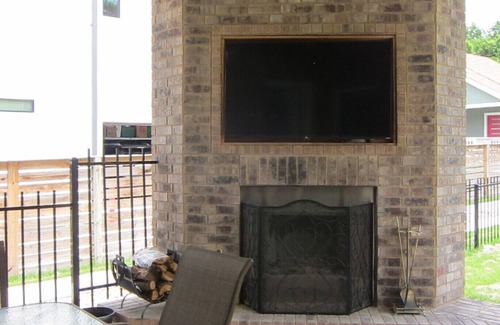 Crestview House | Fantastic locations, close to downtown and the Domain.Walk to the train