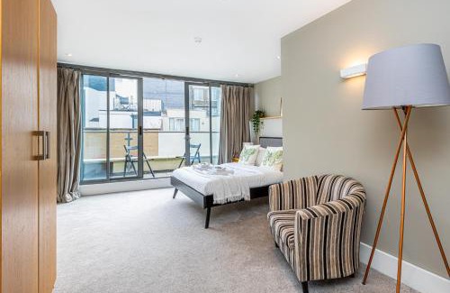 Angel Apartment | Fantastic Multilevel 3BR, Vibrant Angel, 5min Tube