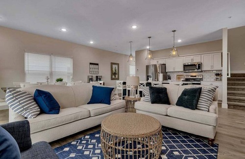 Table Rock Cabin | Fantastic Table Rock Lake Views-Free Daily Tickets-In/Indoor Cmty Pools-Near Silver Dollar City