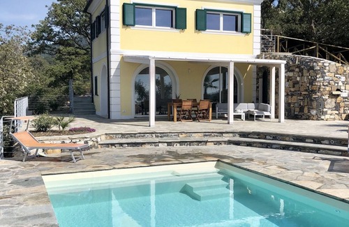 Pontedassio House | Fantastic villa with a unique sea view and private pool in the olive grove
