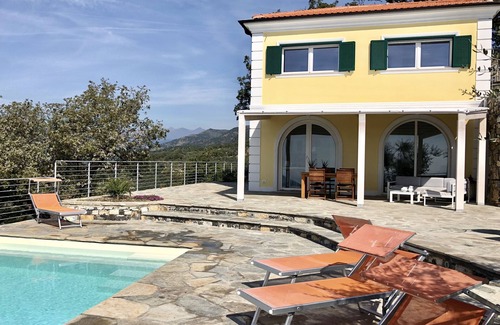 Pontedassio House | Fantastic villa with a unique sea view and private pool in the olive grove