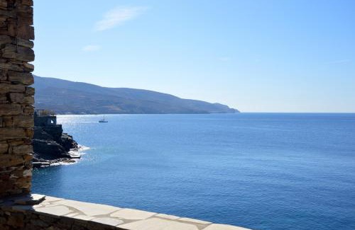 Koundouros House | Fantastic waterfront home in Koundouros, Kea
