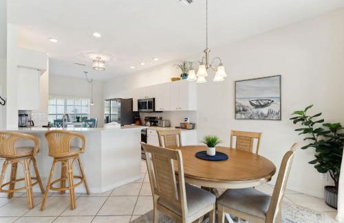 Falcons Glen House | Fantastic Weekly Rental Pool Home in Falcons Glen of Lely - Naples, Florida!