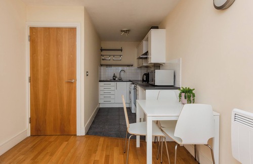 Cathedrals Condo | Fantastically Located 1BD Flag in Central London