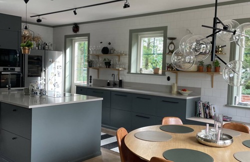 Hastangsudd House | Fantastiskt hus med Pool 15 Minuter Från Vaxholm och 30 Minuter fr City