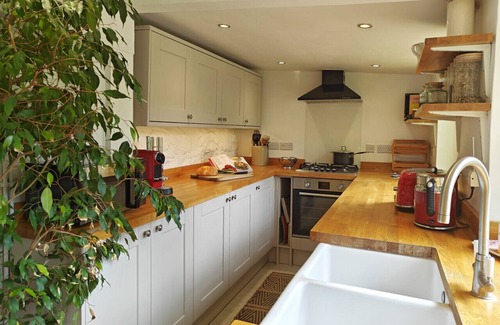 Alton Barnes House | Far End Cottage - Three Bedroom House, Sleeps 5