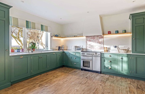 East Haddon House | Far Heath House - Scenic Hot Tub Stay