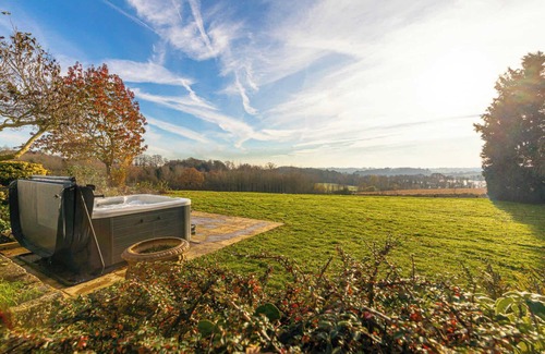 East Haddon House | Far Heath House - Scenic Hot Tub Stay