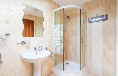 Haslau-Maria Ellend House | FarawayHomes Aparthotel Near Vienna Airport - Anytime Self Check-In