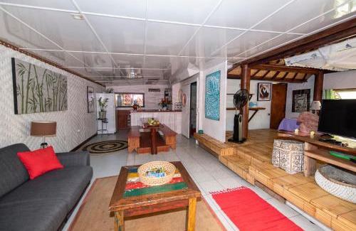 Maharepa House | Fare BAMBOO avec PALAPA et piscine partagée