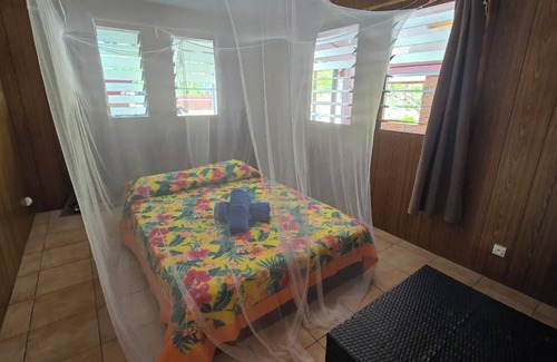 Tuherahera Bed & Breakfast | Fare Tipanie Située sur la Plage de Sable Rose, Idéal en Famille ou Entre Amis