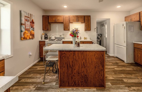 Alto Pass House | Farm Cottage at Rendleman Orchards