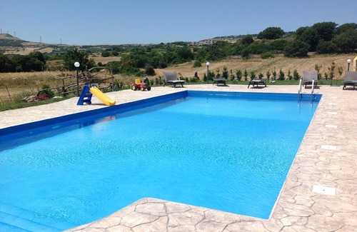 Nulvi Villa | Farm holiday "Sa Raighina house center" with big shared pool