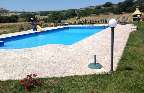 Nulvi Villa | Farm holiday "Sa Raighina house center" with big shared pool