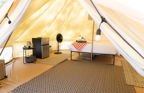 Irene RV Rental | Farm-to-Table Glamping w. AC near Corsicana