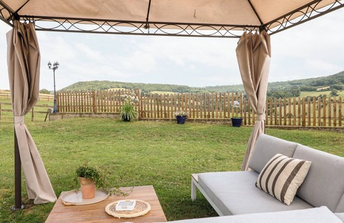 Painswick House | FARM VIEW LODGE, family friendly, with a garden in Painswick