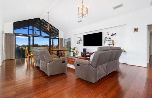 Bovell House | Farm View Retreat