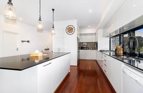 Bovell House | Farm View Retreat