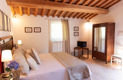 Acquapendente House | Farmhouse Countryside Village The Treasure