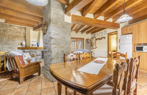 Castellbo House | Farmhouse 'El Raco De Cal Maró' with Mountain View, Private Terrace and Wi-Fi