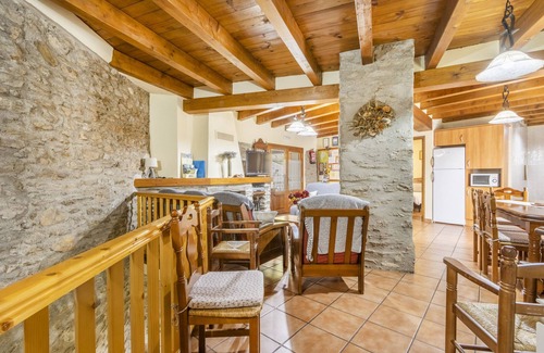 Castellbo House | Farmhouse 'El Raco De Cal Maró' with Mountain View, Private Terrace and Wi-Fi