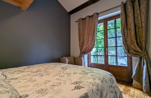 Saint-Romain-Lachalm Bed & Breakfast | Farmhouse with indoor pool on large estate
