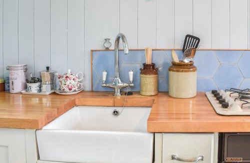 Churt House | Farmhouse Garden Shepherds Hut