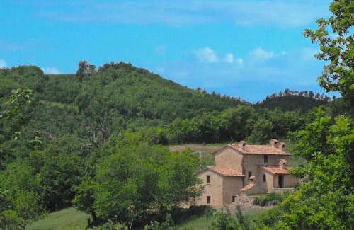 Mercatello sul Metauro House | Farmhouse in Marche with Pool and Views
