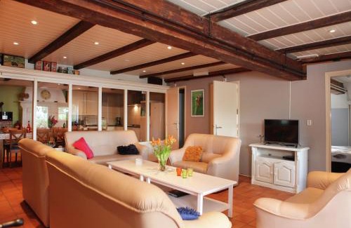 Oosterwijk House | Farmhouse in Oosterwijk by River Linge
