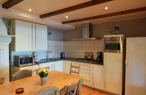 Oosterwijk House | Farmhouse in Oosterwijk by River Linge