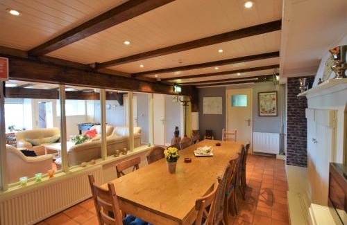 Oosterwijk House | Farmhouse in Oosterwijk by River Linge