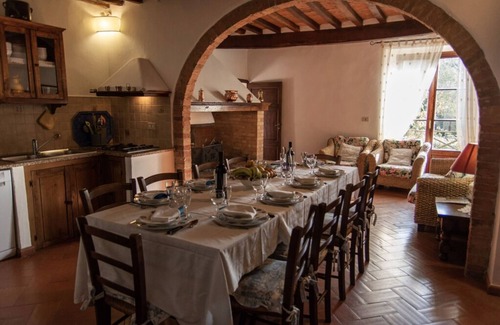 Murlo House | Farmhouse in the greenery of the Tuscany countryside with private pool and view