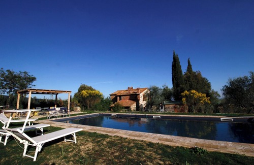 San Quirico d'Orcia House | Farmhouse in San Quirico d'Orcia with swimming pool