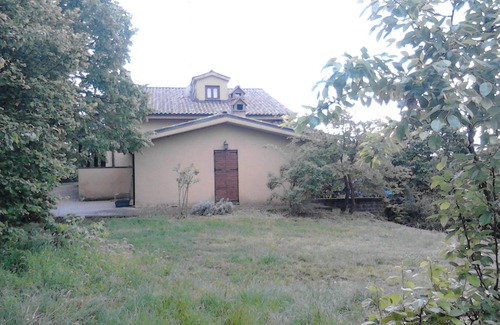 Capranica House | FARMHOUSE SURROUNDED BY GREENERY AND CULTIVATED FIELDS OF VEGETABLES