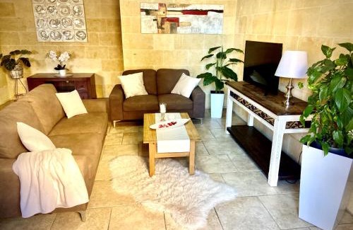 Qala House | Farmhouse Ta Gorg with pool