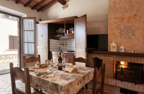 Gallina Apartment | Farmhouse with pool in the heart of Val d'Orcia - Apartment 3 + 1