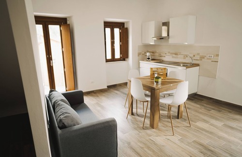 Posta Fibreno House | Farmhouse with private spa nestled in the nature of Lake Posta Fibreno.