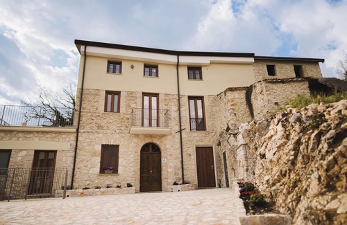 Posta Fibreno House | Farmhouse with private spa nestled in the nature of Lake Posta Fibreno.