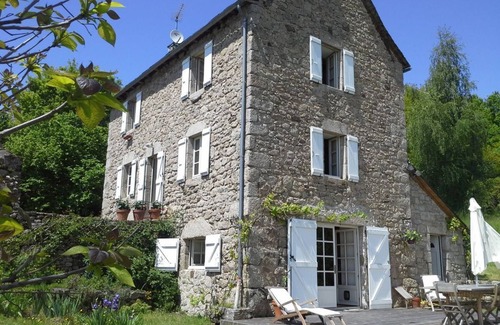 Espeyrac House | Farmhouse with pool and outstanding views near River Lot from £600 pw