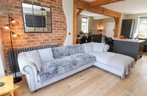 Kildwick Cottage | FARNHILL VIEW, pet friendly, character holiday cottage in Cross Hills