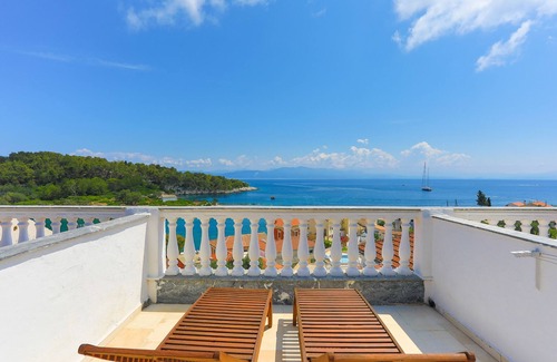 Gaios Apartment | Faros Dio: Gaios studio, sea views, private sun-loungers