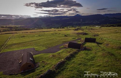 Aberfeldy Apartment | Farragon Luxury Glamping Pod with Hot Tub & Pet Friendly at Pitilie Pods